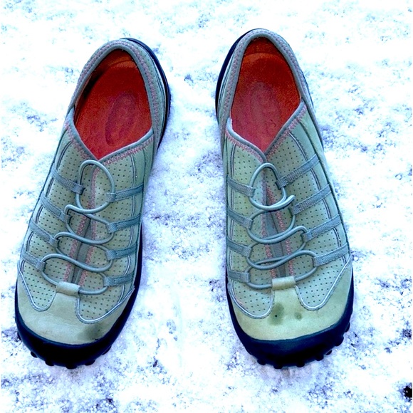 Women’s winter shoes size 6, leather upper and rubber soles.Very good condition. - Picture 1 of 6